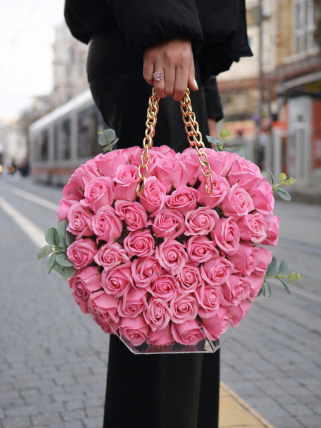 Kalp Tasarımlı Solmayan Pembe Gül Aranjmanı