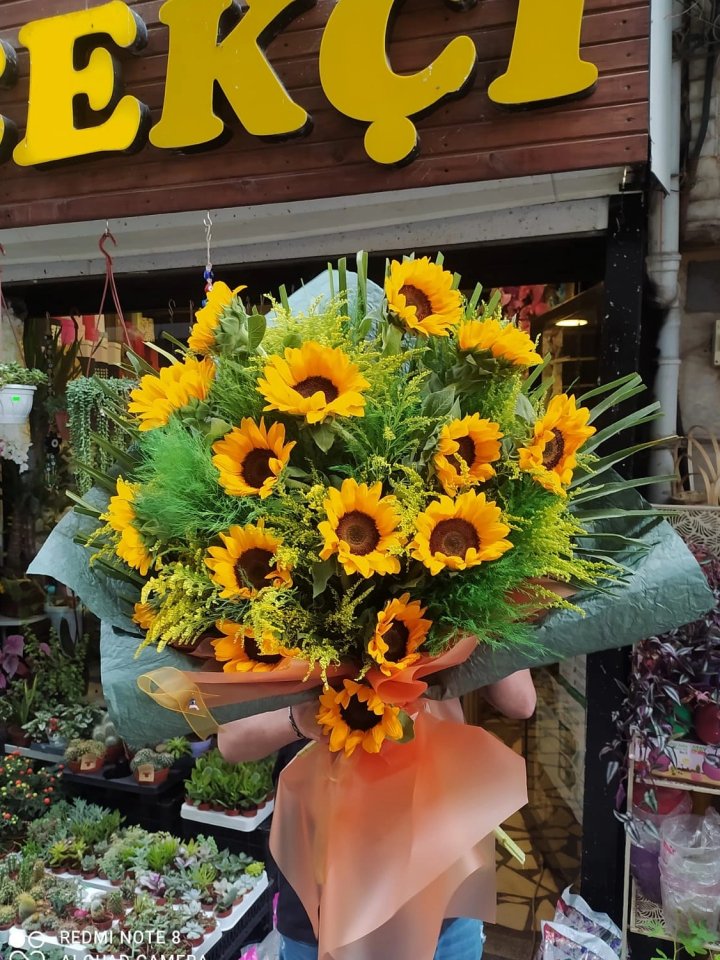 Ayçiçek Buketi, Bizim Çiçek Evi