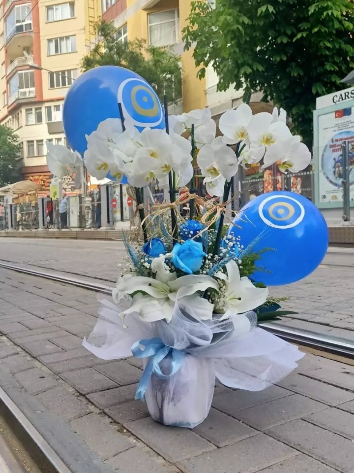 Balonlu Aranjmanlı 4 Dal Beyaz Orkide, Eskişehir çiçek