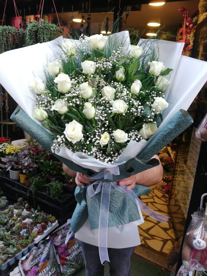 Beyaz Güllerin Zerafeti, Eskişehir çiçekçi