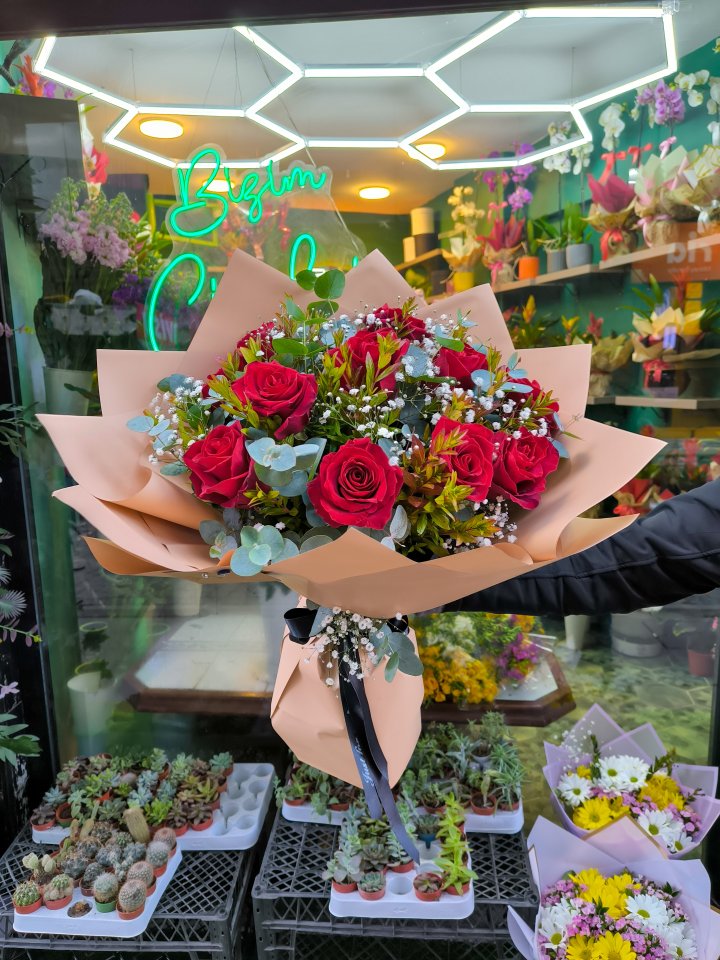 11 Adet Kırmızı Gül Buketi