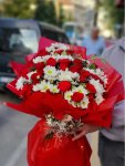 Çiçekçi - Kırmızı Gül ve Beyaz Krizantemler